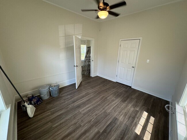 Building Photo - Renovated 3/1 House in South Rome- $1,095