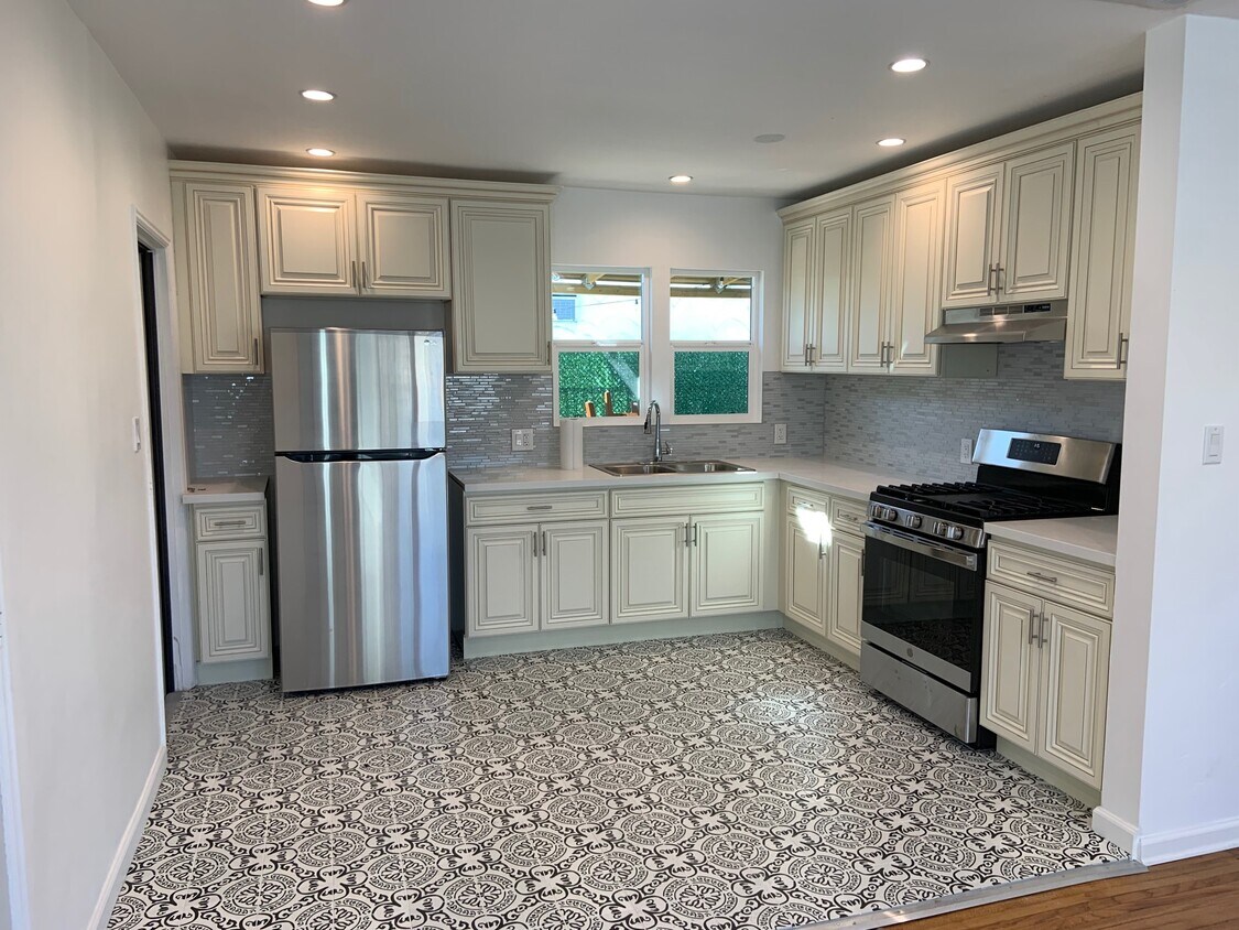 Foto principal - 2415 Veteran Ave