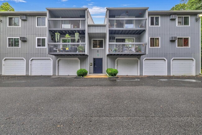 Foto del edificio - 72 Buddington Rd
