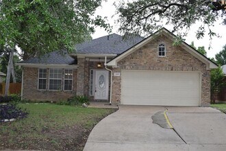 Building Photo - 2418 Willow Way
