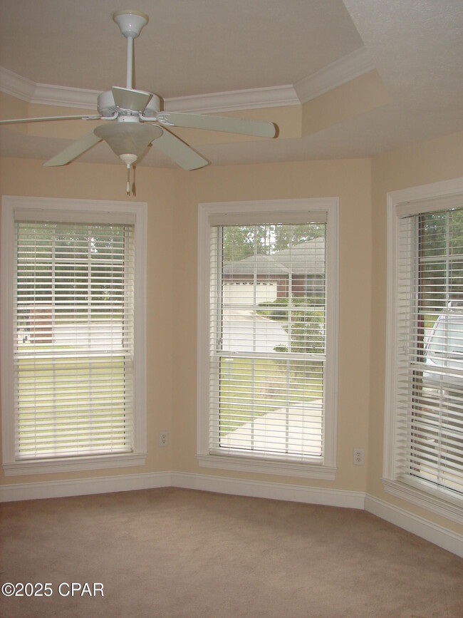 Building Photo - 3402 Hillcrest Dr
