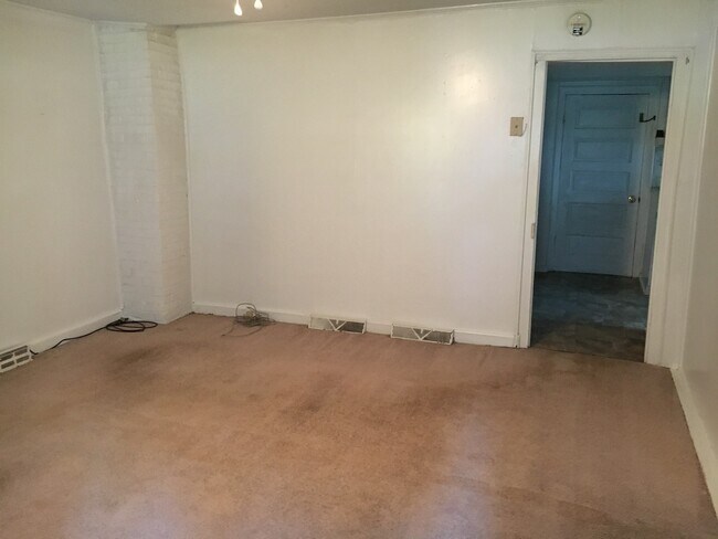 Building Photo - 1097 Burney Rd, Asheboro- 2 bdrm 1 ba home...