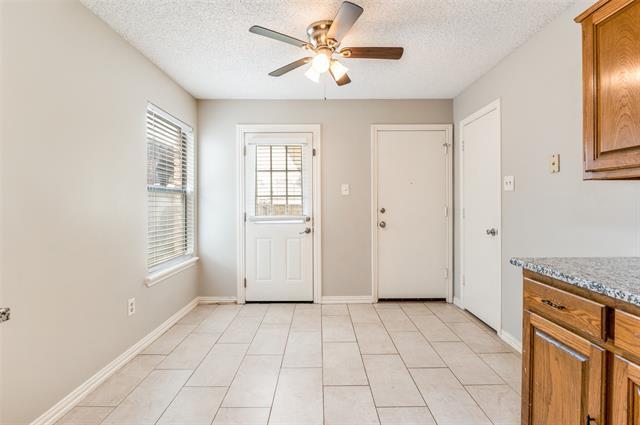 Building Photo - 2032 Greenview Dr