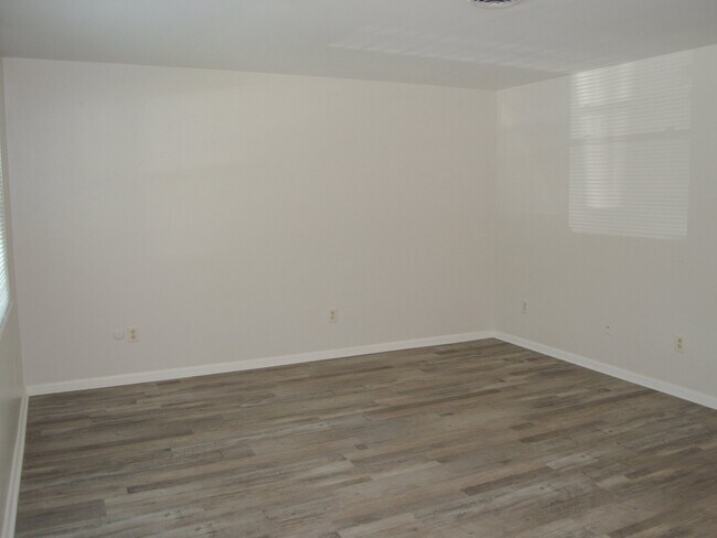 Foto del edificio - 1623 Williamsburg Ln E