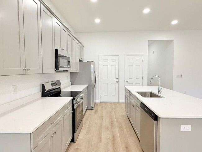 Building Photo - 3316 Hudson Bend