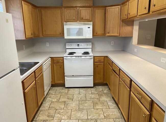 Building Photo - 947 Willow Pond St