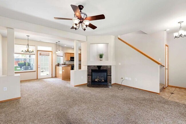 Foto del edificio - ** $500 OFF SPECIAL ** Craftsman Style Tow...