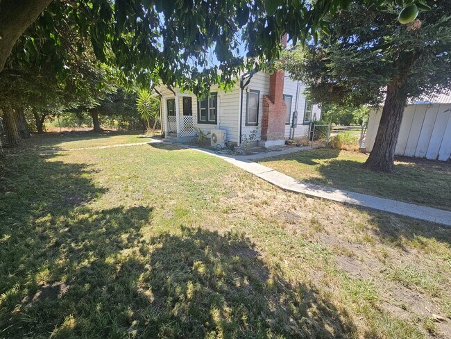Building Photo - 3 Bedroom 1 Bath House For Rent in Orland!
