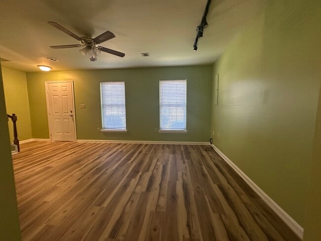 Living room - 335 Stonehedge Ln