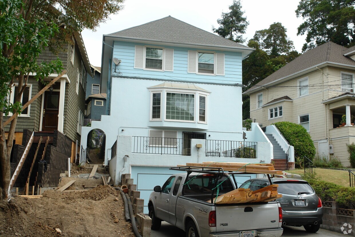 Building Photo - 565-567 El Dorado Ave