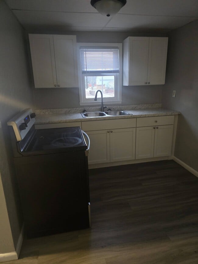 Building Photo - 157 14th St SE