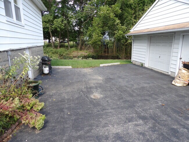 Parking Area - 1 Lambert St