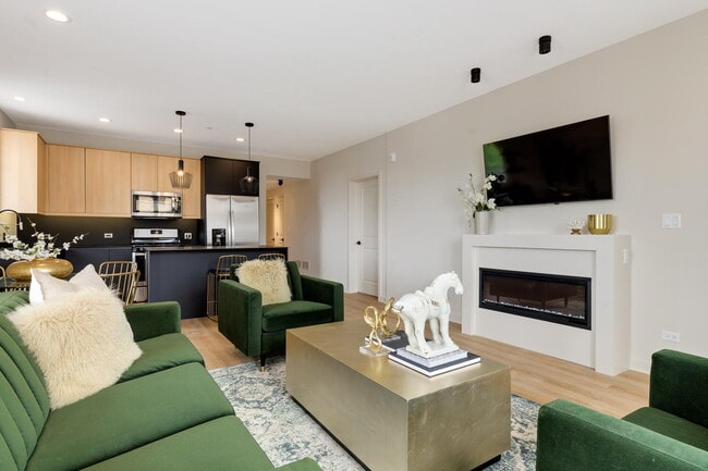 Building Photo - 6035 W North Ave