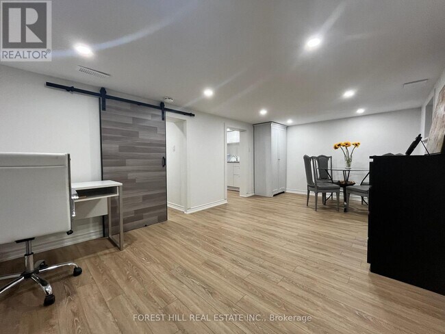 Photo du bâtiment - 960 Briar Hill Ave