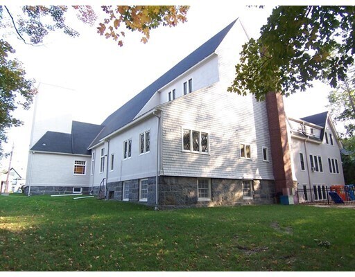 Building Photo - 330 Edge Hill Rd