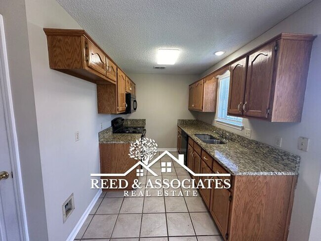 Building Photo - Charming Southeast Home Located on Corner ...