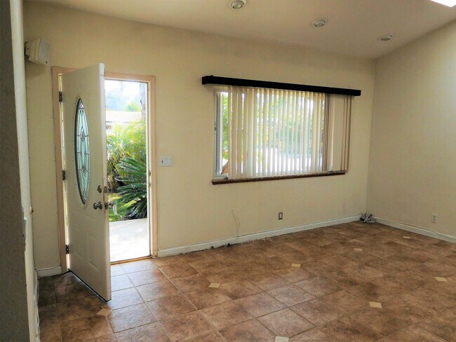 Foto del edificio - Updated 3 Bedroom, 3 Bathroom Garden House...
