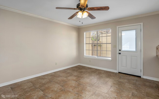 Building Photo - 10036 Artesia Dr