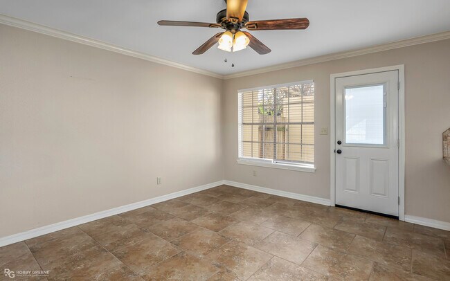 Foto del edificio - 10036 Artesia Dr