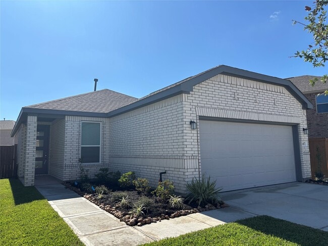 Building Photo - 4872 Sun Fls Dr