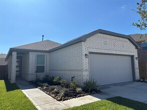 Building Photo - 4872 Sun Fls Dr