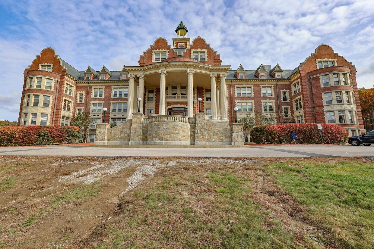 Stately, Historic Mansion - 15 Mount St Mary's Way