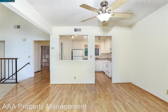 Building Photo - 3 br, 2.5 bath House - 378 Camelback Rd.