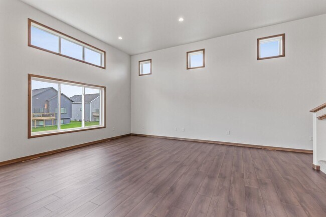 Foto del edificio - 4-bedroom, 3-bathroom West Fargo Single-Family Home w/ 2 Stall Garage