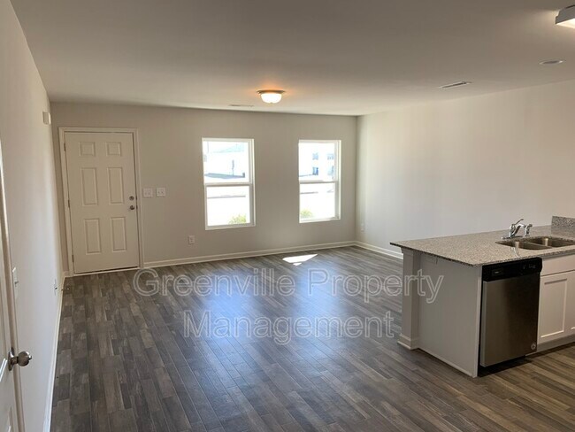Building Photo - 505 Square St