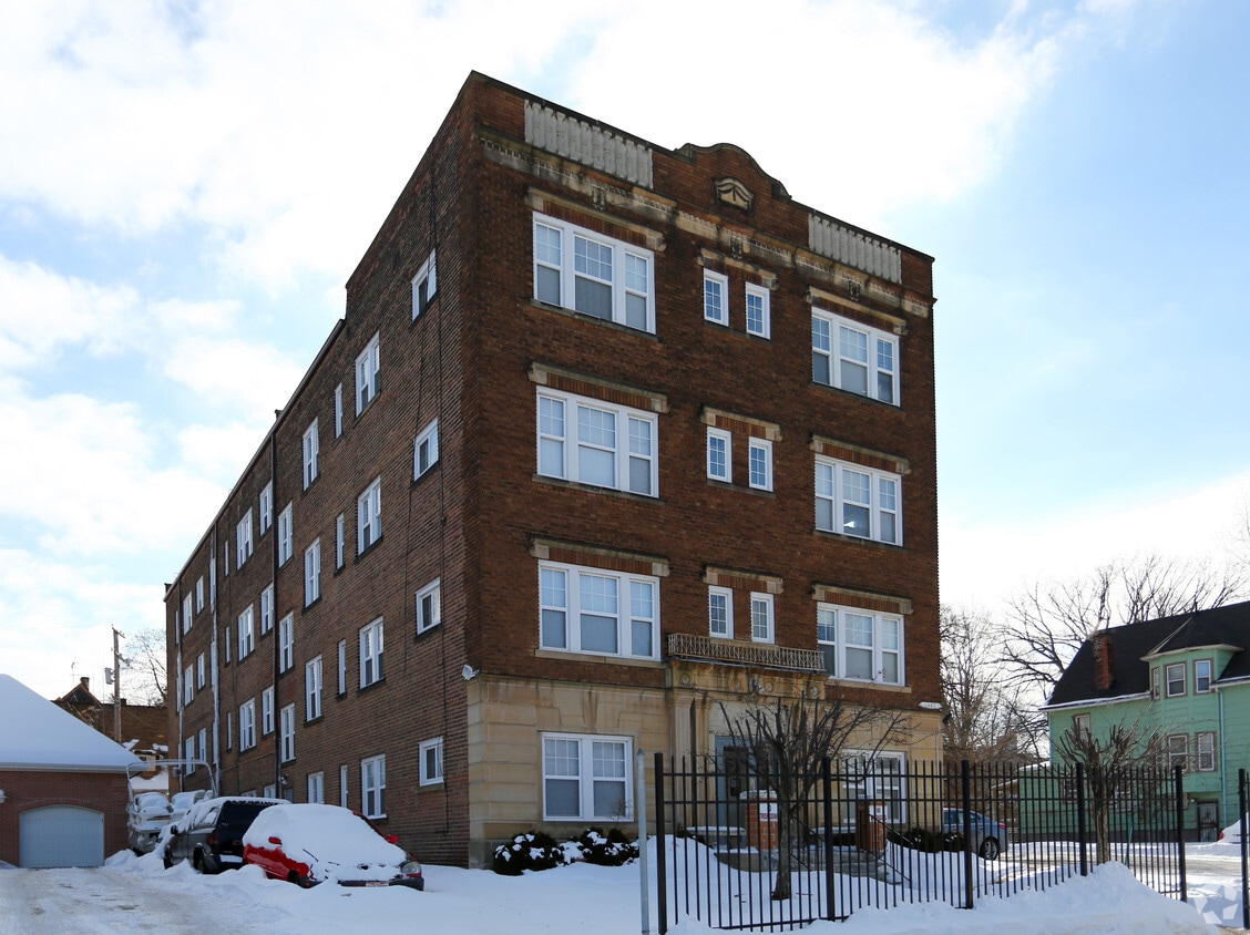 Building Photo - 1847 E 87th St