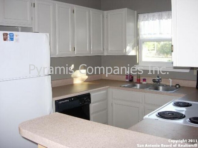 Building Photo - 3219 Stoney Grv