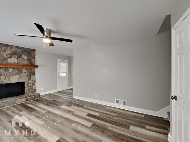 Building Photo - 2770 Pine Log Way