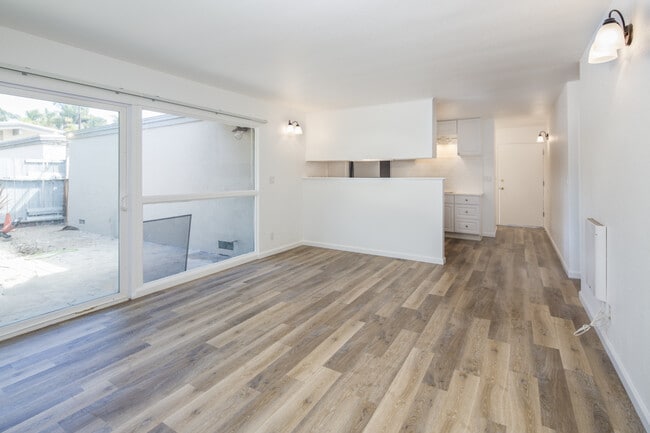 Foto del edificio - 6740 Sabado Tarde Rd