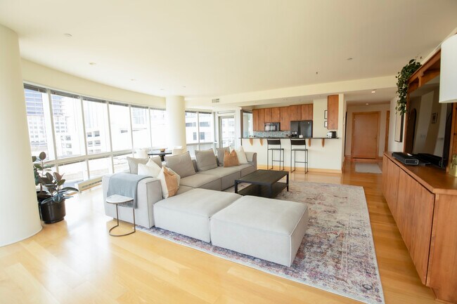 Foto del edificio - 545 E Wells St