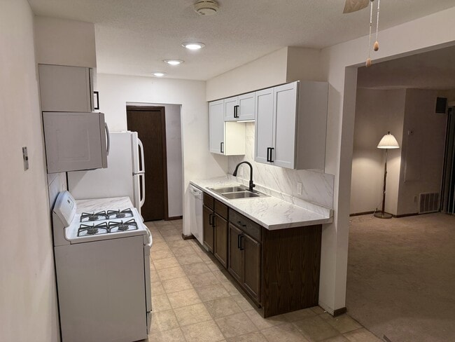 Building Photo - Sunset Apartments