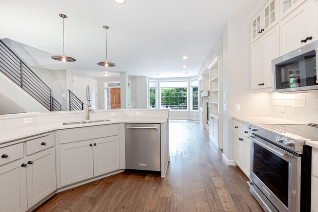 Building Photo - 10774 Falling Water Ln