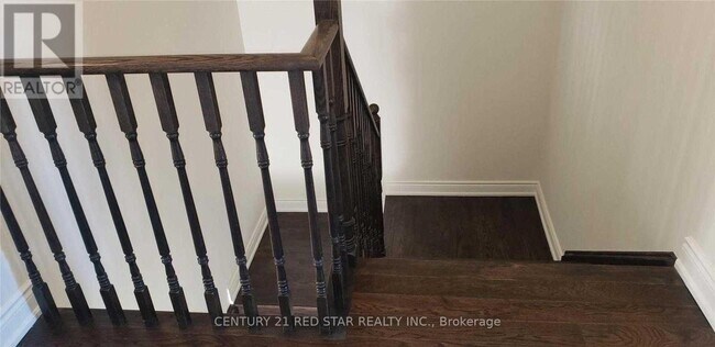 Building Photo - 35 Bradley Ave