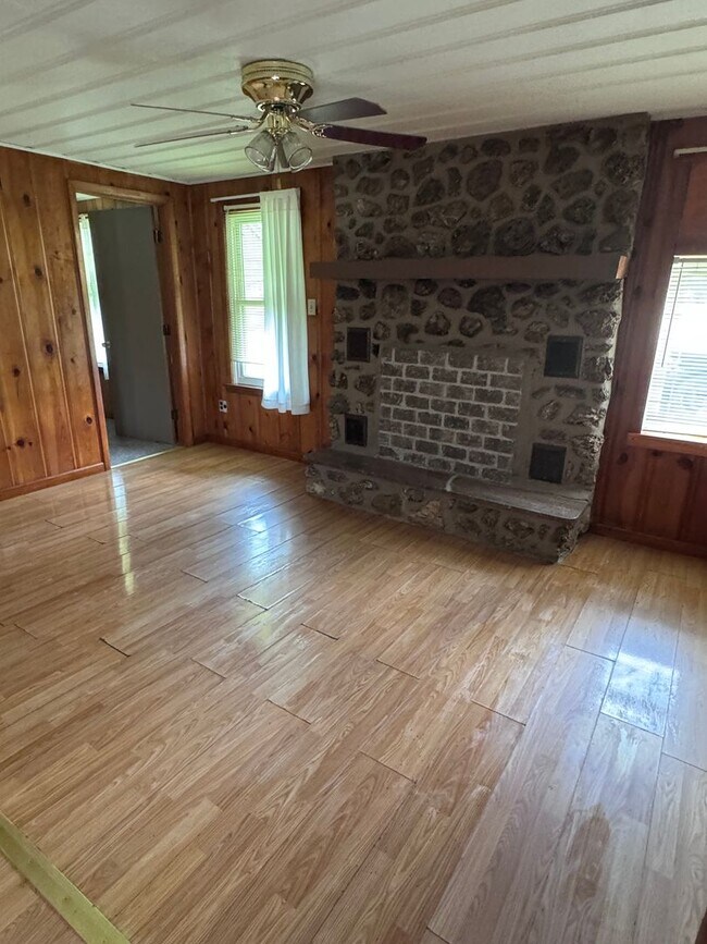 Building Photo - 3 Bedroom House Located in St. Robert, MO!