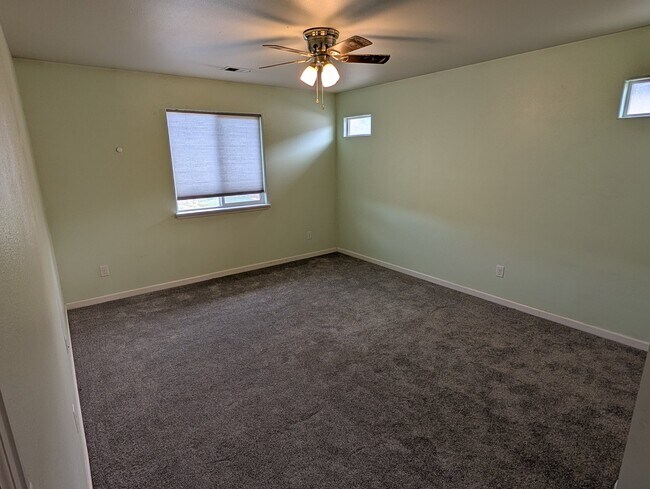 Building Photo - 3164 1/2 Glendam Drive
