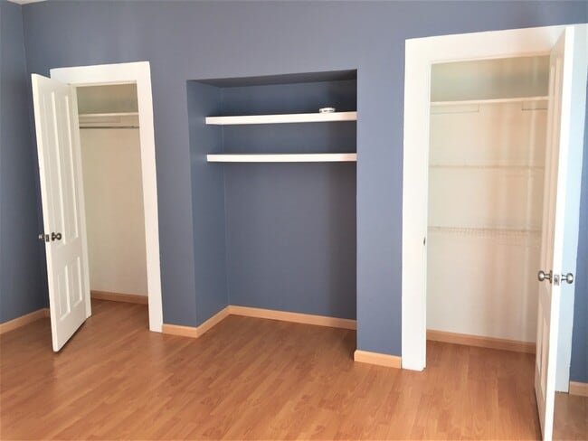 Foto del edificio - Available June lst!  Spacious, Light and A...