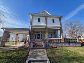 Building Photo - 509 S 5th St