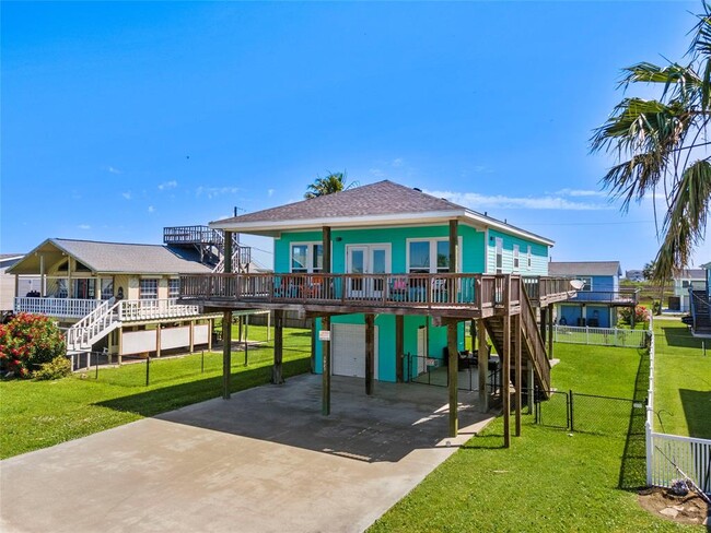 Building Photo - 3923 Reeves Dr