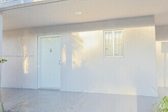 Building Photo - 2730 W 76th St