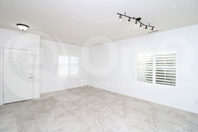 Foto del edificio - 2035 W Monte Cristo Ave