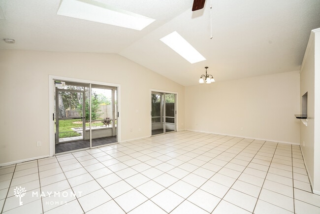 Foto del edificio - 5874 Woodpoint Terrace