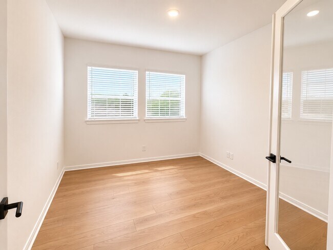 Building Photo - 32035 River Birch Ln