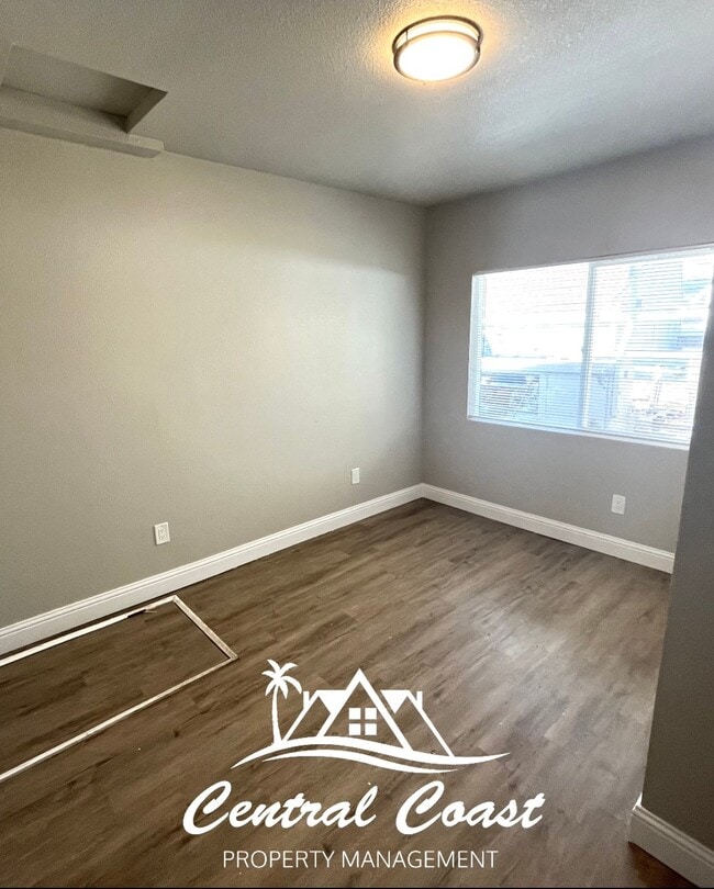 Building Photo - 622 S Hart Dr