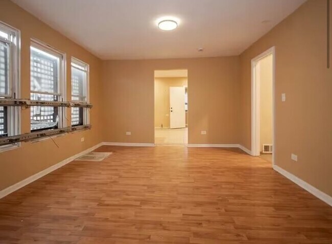 Foto del edificio - 5005 W Chicago Ave