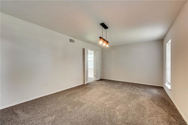 Building Photo - 3740 Kiest Crest Dr