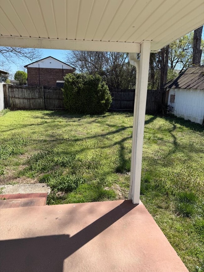 Building Photo - Adorable Cottage with detached garage Lebanon TN